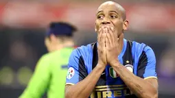 Inter Milan&#039;s defender Maicon reacts during the Italian Cup match between Inter Milan and Genoa at San Siro Stadium in Milan, on January 13, 2009. AFP PHOTO/DAMIEN MEYER