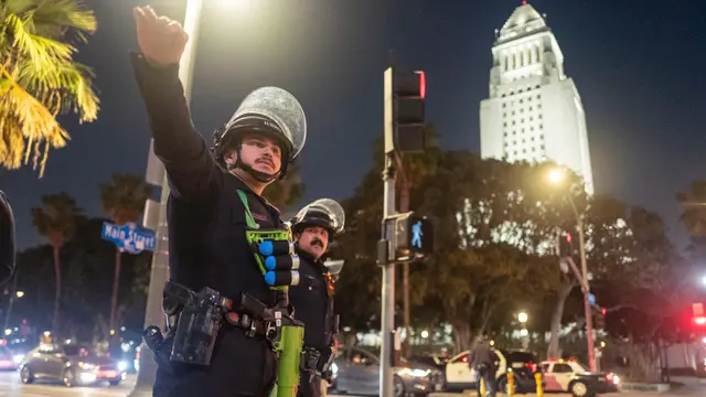 Los Angeles Berlakukan Jam Malam, 197 Orang Ditangkap