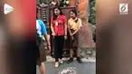 Seorang guru di Bali lakukan sidak kedisiplinan untuk siswanya. Namun kecantikan sang guru tersebut malah membuat warganet ingin dihukum.