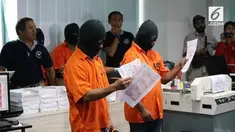 Polisi menyita 373 lembar uang palsu pecahan 100 ribu rupiah.
