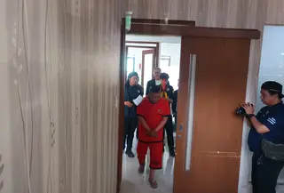 Tersangka penyekapan dan penganiayaan Taufik Hidayat jalani rekonstruksi. (merdeka.com/Azzura Galexia)