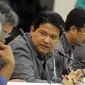 Ketua KPU Husni Kamil Manik berbincang saat memimpin uji publik rancangan peraturan KPU tentang Pilkada 2017, Jakarta, Senin (18/4). Uji publik dalam rangka penyempurnaan perubahan peraturan KPU terkait tahapan pemilihan. (Liputan6.com/Helmi Afandi)