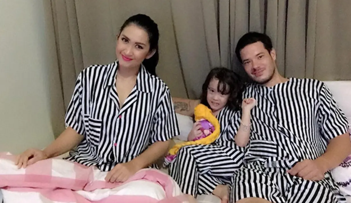 "Gugatan cerainya baru masuk hari ini. Intinya karena perselisihan yang terus-menerus yang terjadi antara penggugat‎ dan tergugat," kata Kepala Humas Pengadilan Negeri Jakarta Selatan, Made Sutrisna, Selasa (19/9/2017). (Instagram/nafaurbach)