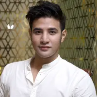 Akibat kasus narkoba berapa waktu lalu, pesinetron Ammar Zoni ingin berubah. Ia berjanji merubah prilaku buruk selama ini. Apagi telah membuat para penggemarnya kecewa dengan prilakunya sebagai selebriti. (Nurwahyunan/Bintang.com)