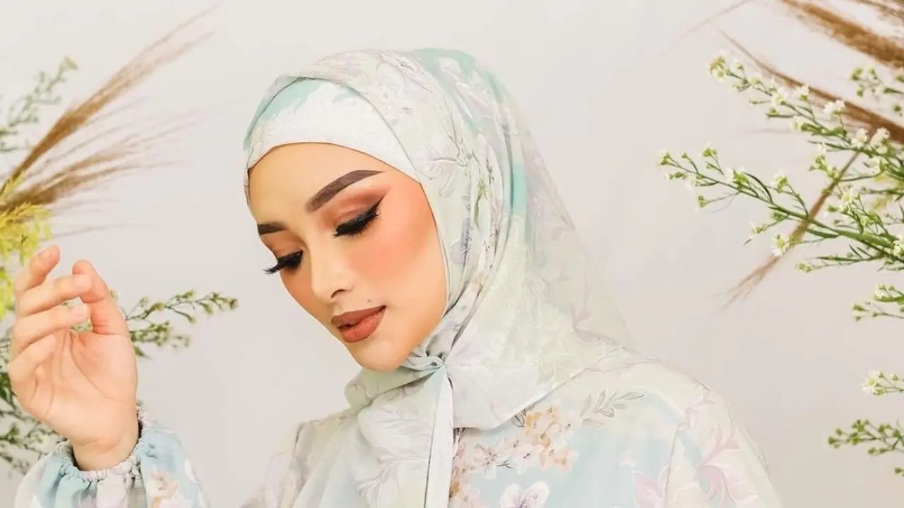Zaskia Gotik Banting Setir Jualan Baju