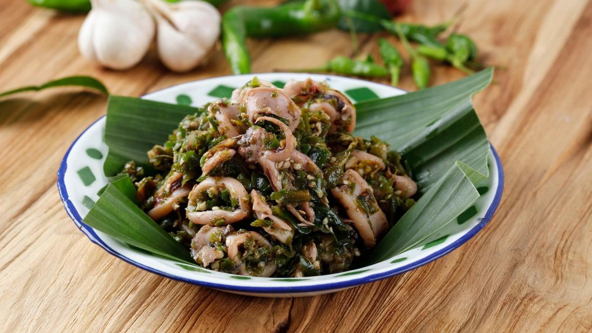 Resep Sambal Cumi Asin Cabai Ijo yang Pedas Gurih