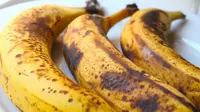 Siapa sangka, pisang matang dengan bintik cokelat atau hitam ternyata memiliki banyak manfaat. Apa saja?