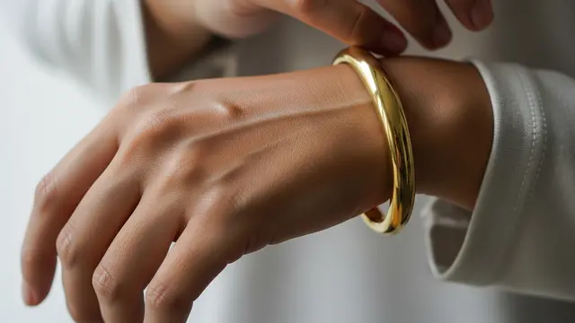 9 Model Gelang Emas Klasik untuk Ibu Rumah Tangga Usia 40 Tahun