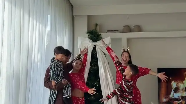 Kekompakan Keluarga Jennifer dan Irfan Bachdim dalam Berkreasi