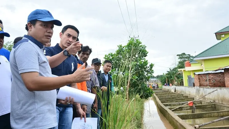 Zumi Zola Tinjau Pengerukan Sungai