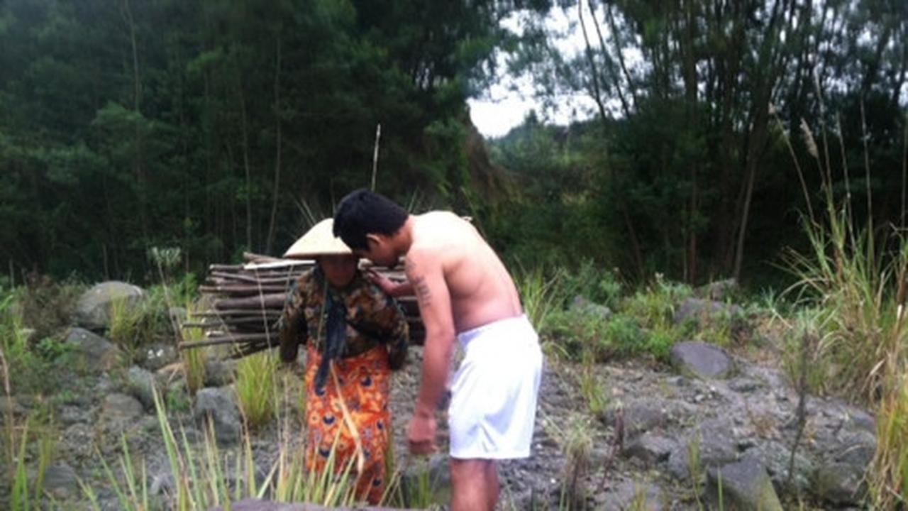 Gaya Manny Pacquiao syuting iklan jamu di kaki Gunung Merapi