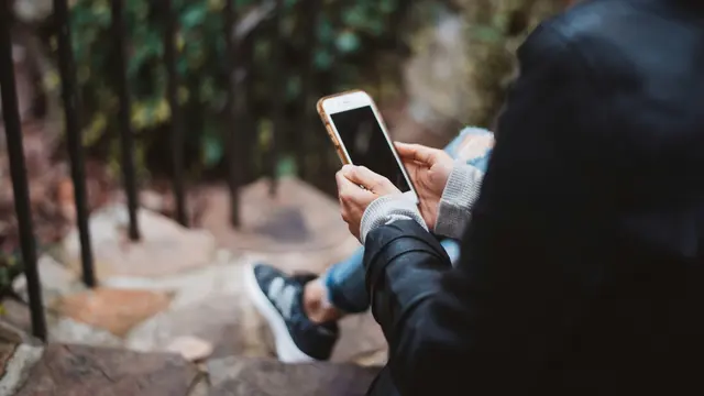 Ilustrasi Silent HP/Photo by Chad Madden on Unsplash