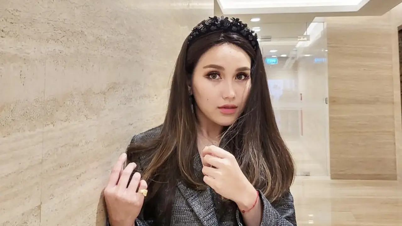 Potret Tampilan Ayu Ting Ting Setelah Pulang Umrah, credit @ayutingting92