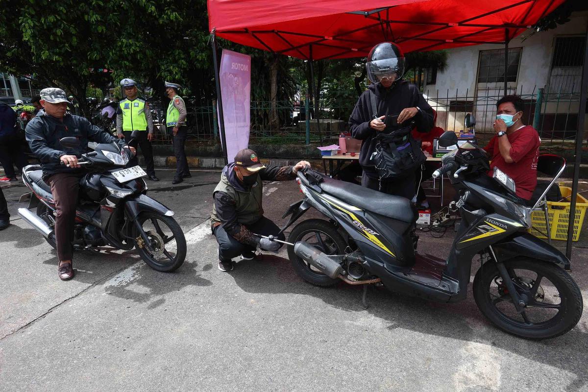 FOTO: Uji Emisi Gratis Digelar di Terminal Blok M Jakarta Selatan