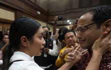 FOTO:  Tangis Nadiem Makarim Pecah  Usai Dituntut 18 Tahun Penjara dalam Kasus Chromebook