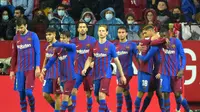 Barcelona mengimbangi Sevilla 1-1 dalam laga lanjutan La Liga di Ramon Sanchez Pizjuan, Rabu (22/12/2021). (AFP/Cristina Quicler)