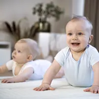 Tips menyusui bayi kembar dengan mudah (foto: Freepik)