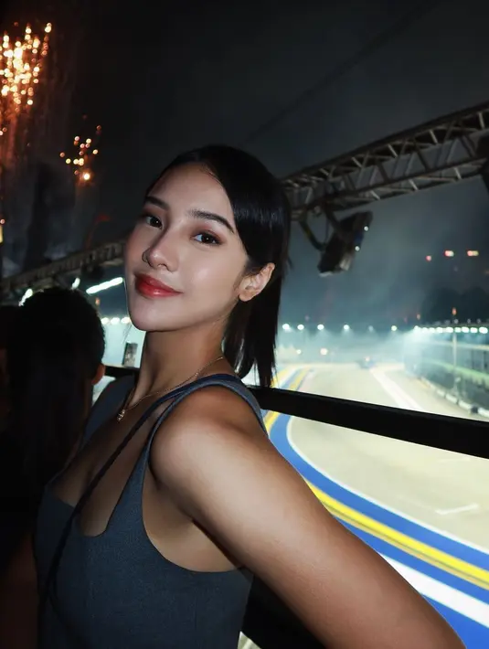 Tampil dengan gaya yang kontras, pilihan busana mereka menarik untuk disimak dan dijadikan inspirasi. [@anyageraldine/@its_lauramoane2].