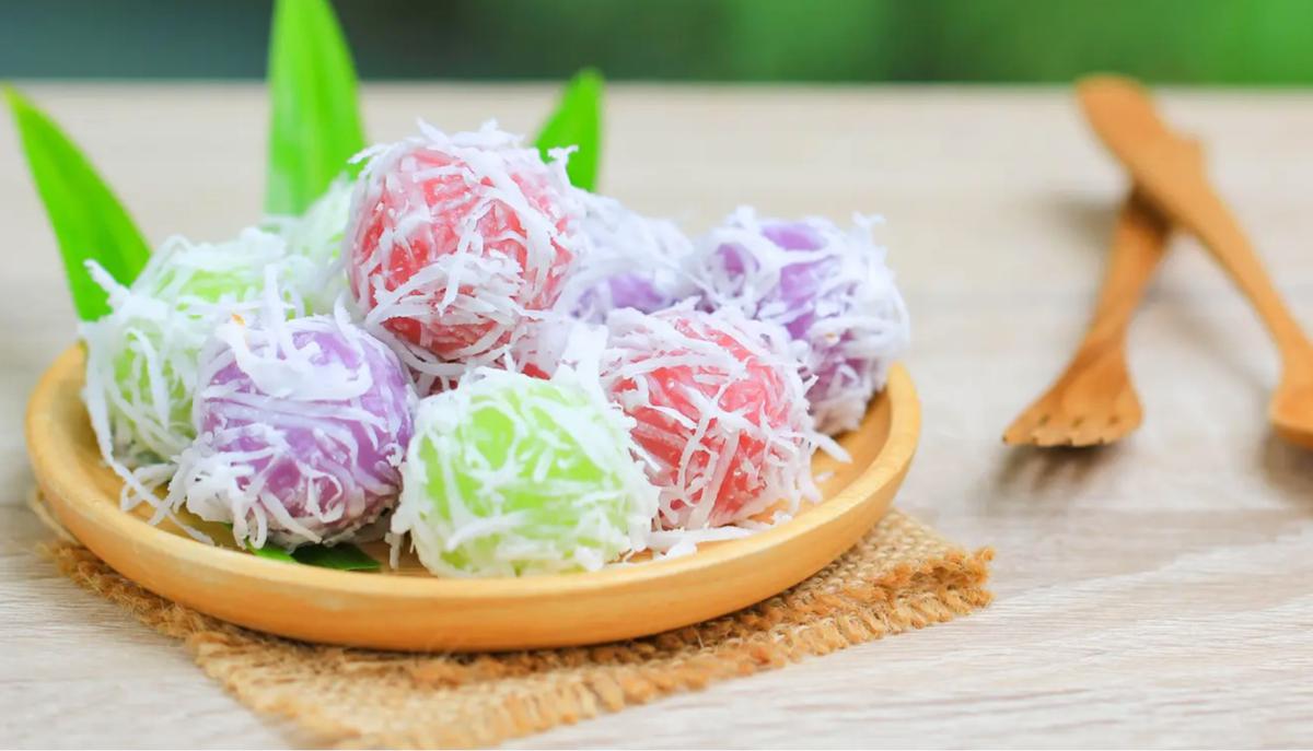 Filosofi Klepon: Antara Kelembutan, Kejutan, dan Makna Kehidupan