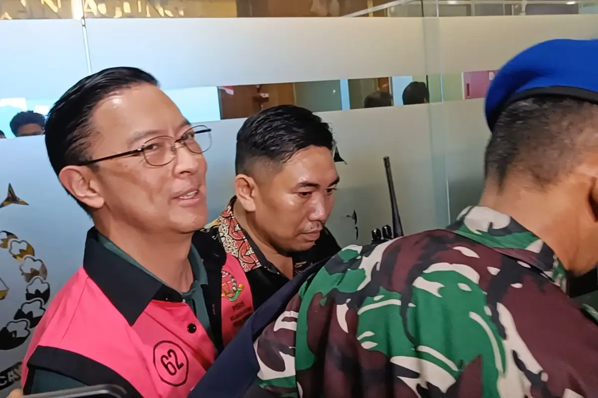 10 Jam Diperiksa Kejagung Sebagai Tersangka Korupsi Impor Gula, Tom Lembong Hanya Tersenyum