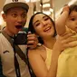 Gading Marten dan Gisella Anastasia bersama sang putri, Gempita Noura Marten. [Foto: Instagram]