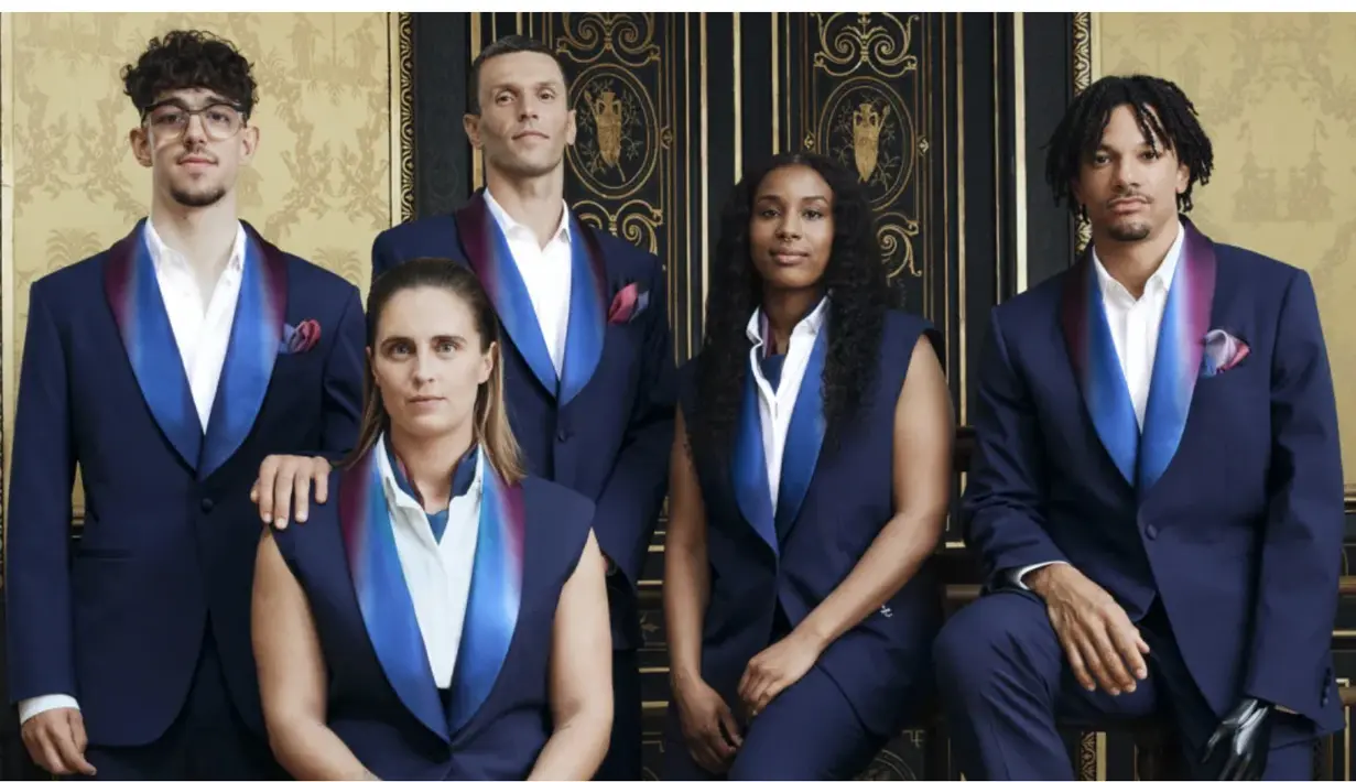 Tim Paris sendiri berhasil tampil memukau dengan busana rancangan Berluti. Gaya sartorialis tersemat dalam koleksi yang dihadirkan. [Foto: Instagram/ Berluti]