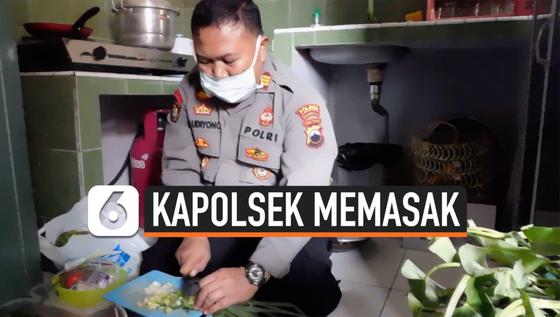 VIDEO: Kapolsek Memasak untuk Tenaga Medis
