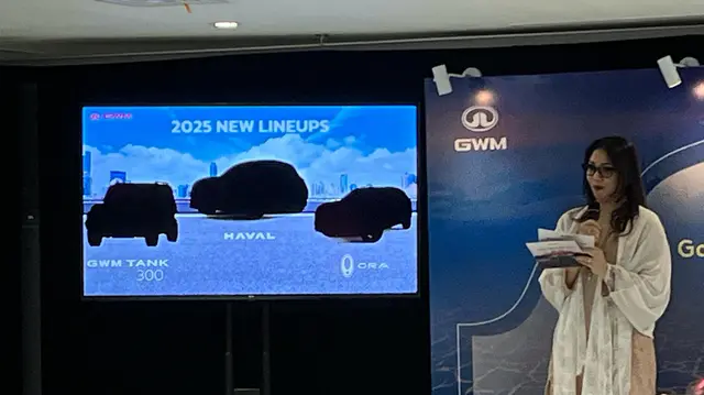 Martina Danuningrat, Strategy & Marketing Director GWM Indonesia memberikan bocoran model baru yang bakal dirilis di tahun 2025. (Liputan6.com/Septian)