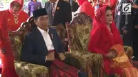 Ibu Iriana Jokowi mengenaka busana bernuansa merah di Pesta Adat Kahiyang Bobby