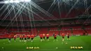 Para pemain Montenegro saat mengikuti sesi latihan tim di Stadion Wembley, London (13/11/2019). Montenegro akan bertanding melawan Inggris pada Grup A Kualifikasi Piala Eropa 2020 di Wembley pada 15 November 2019. (AFP Photo/Glyn Kirk)
