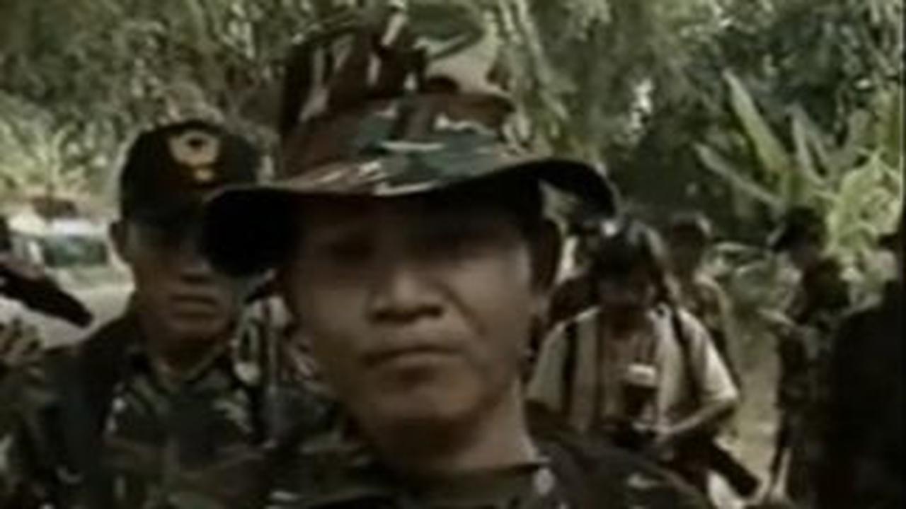Dalam video yang dibagikan, memperlihatkan momen ketika Dudung tengah diwawancara usai anak buahnya berhasil melumpuhkan dua anggota GAM.