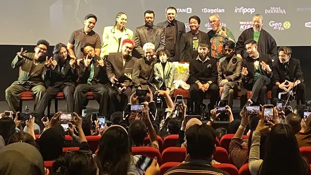 Para jajaran filmmaker dan pemain film Harusnya Horror dalam konferensi pers di Jakarta, Kamis (13/8/2026). (Liputan6.com/Nola Vemiliana)