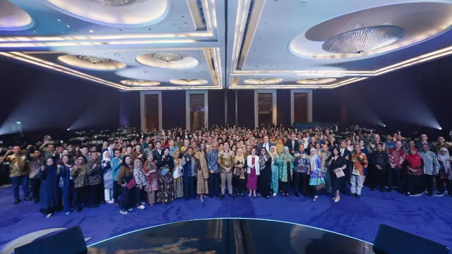 Foto bersama seluruh tamu undangan pada acara Australian Alumni Gala Dinner 2025