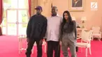 Kanye West dan Kim Kardashian berkunjung ke Afrika Timur dan bertemu presiden Uganda.