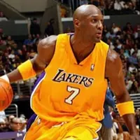 Hampir setahun Lamar Odom menjalankan proses rehabilitasi dari overdosisnya, kini dikabarkan bahwa keadaan Odom semakin membaik, dan akan kembali menjalankan aktivitasnya. (Instagram/lamarodom)