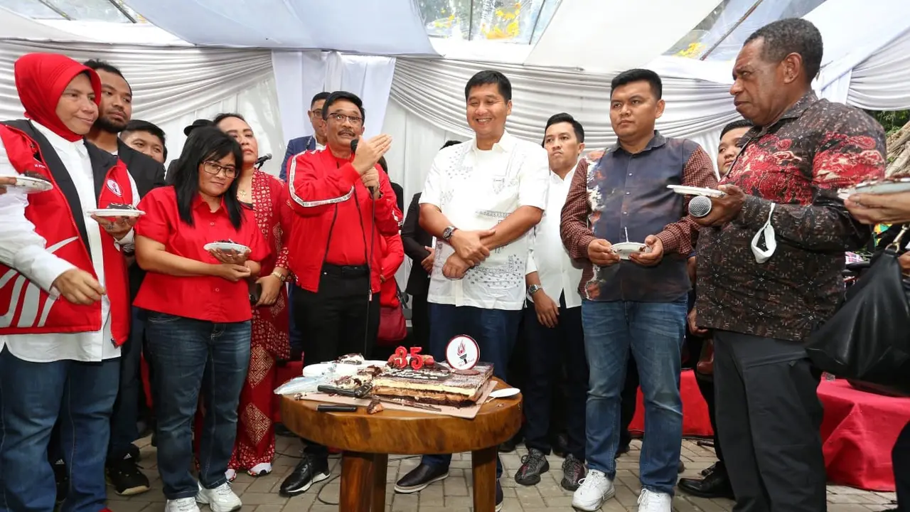 Ketua DPP PDIP Djarot Saiful Hidayat dan Ketua Umum TMP Maruarar Sirait