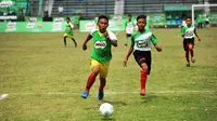 16 SD sudah mulai bersaing di hari pertama Milo Football Championship Medan (istimewa)