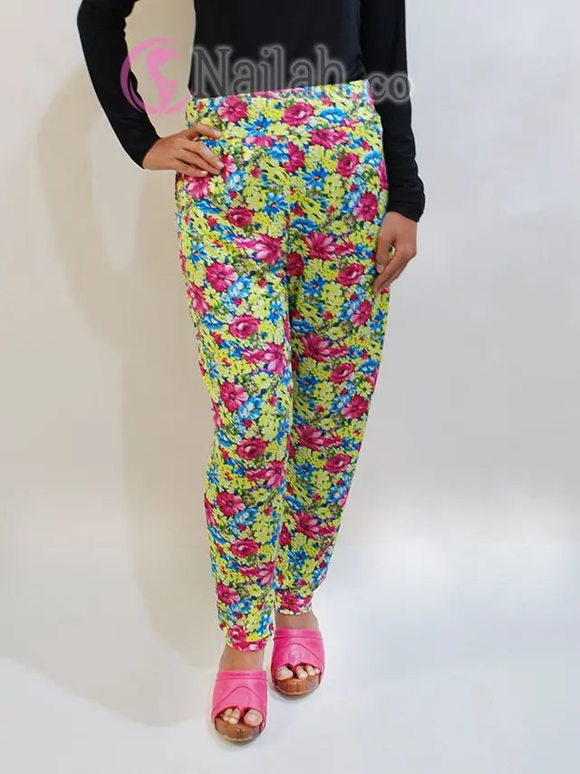 celana motif floral
