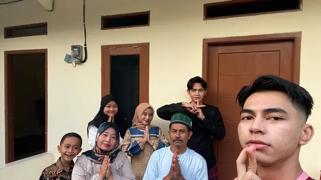 Sang Ayah Meninggal Dunia, Ini 6 Potret Kenangan Dimas Ahmad dan Mendiang