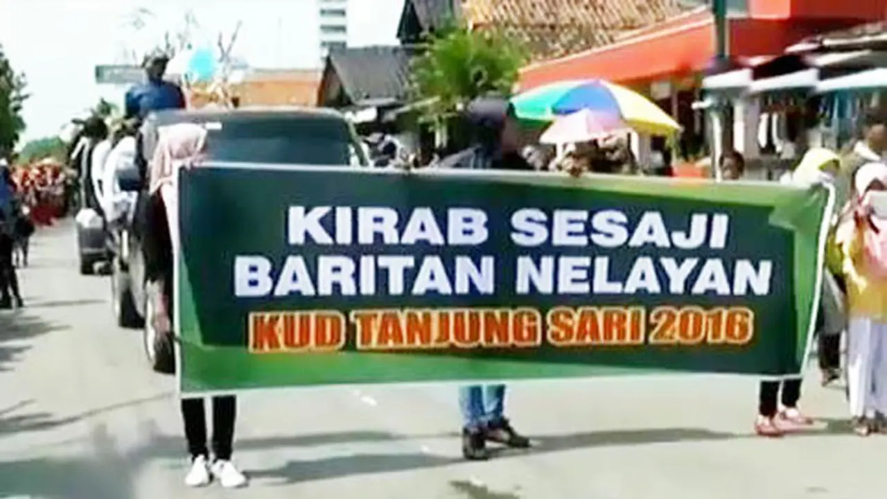 Tradisi Larung Sesaji