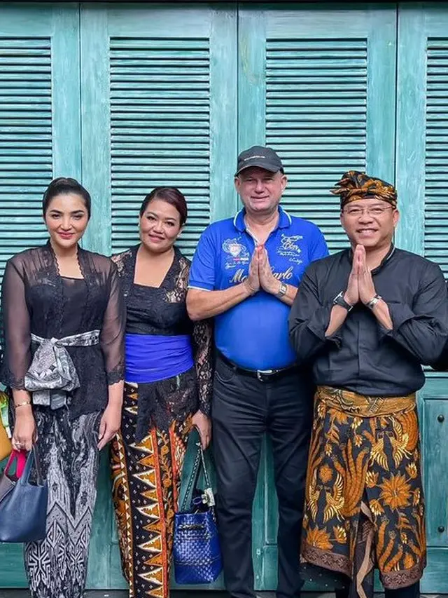 Ashanty Bersama Ibunda Sarah Menzel