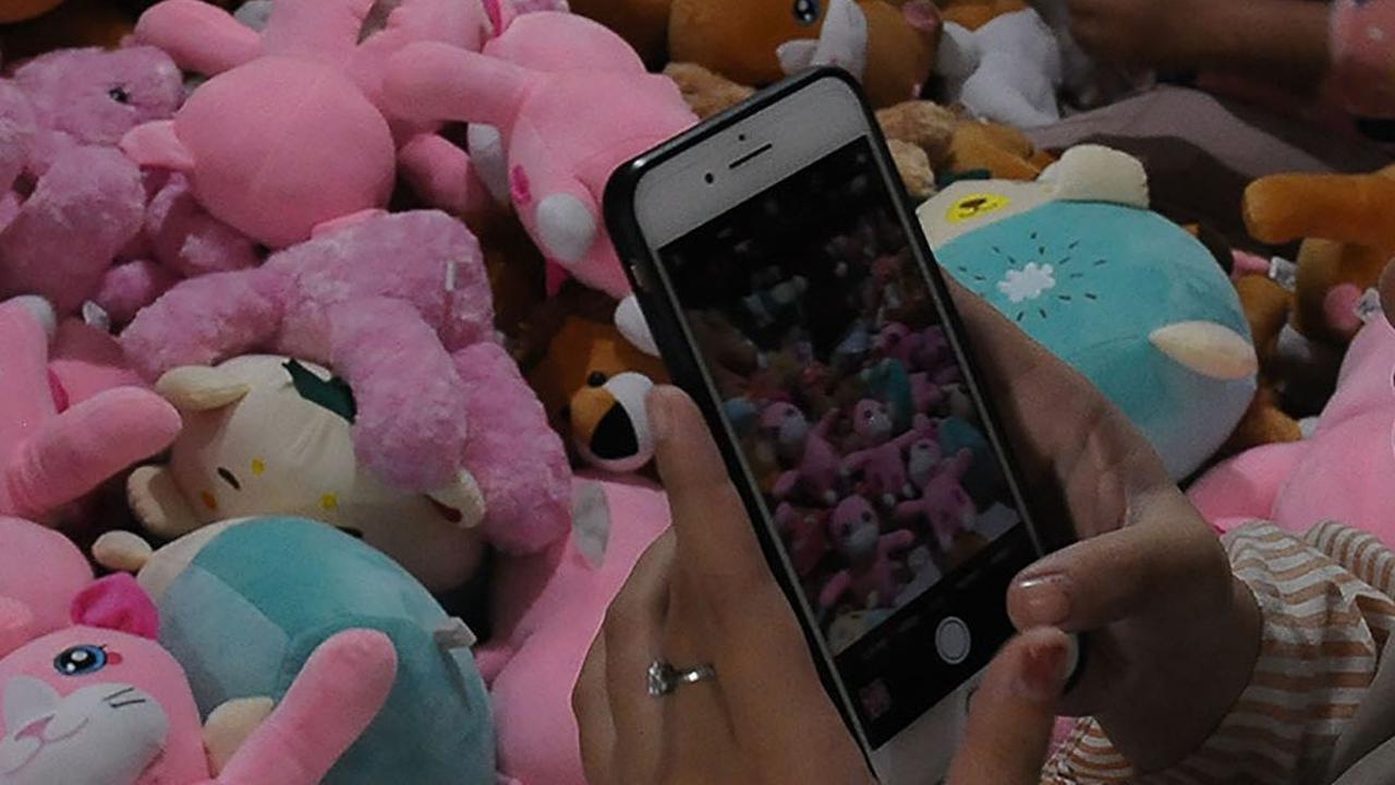 Dalam sehari produksinya mampu membuat 100 sampai 200 boneka.<br>