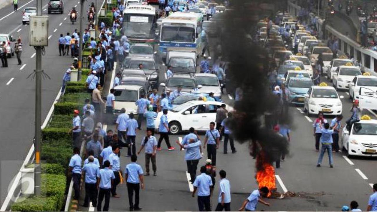 5 Kemungkinan Terburuk Adanya Demo Taksi Versi Netizen