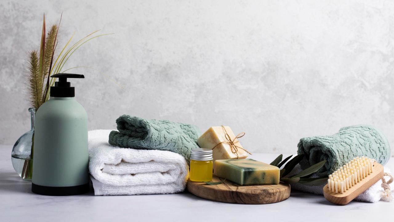 8 Cara Menyimpan Peralatan Mandi di Kamar Mandi Kecil, Praktis dan Anti Ribet