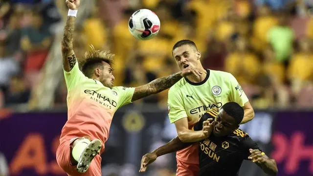 Due bek muda Manchester City, Alex Garcia dan Taylor Harwood-Bellis.