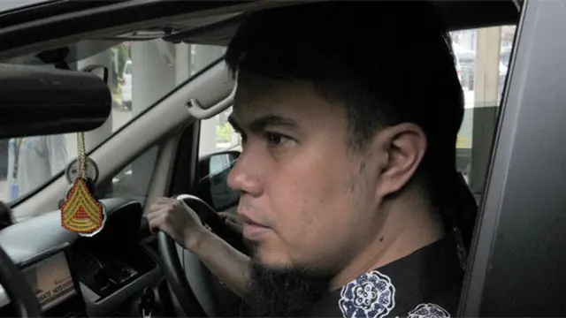 Disambangi Ahmad Dhani, Keluarga Robby Tak Ada, Ngumpet?