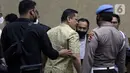 Terdakwa kasus suap penghapusan red notice Djoko Tjandra, Irjen (Pol) Napoleon Bonaparte (tengah) usai menjalani sidang pembacaan putusan di Pengadilan Tipikor, Jakarta, Rabu (10/3/2021). Majelis Hakim memvonis terdakwa empat tahun penjara dan denda Rp100 juta. (Liputan6.com/Helmi Fithriansyah)