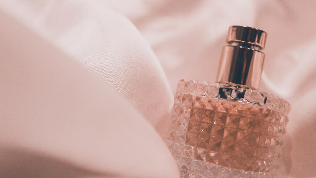 Mengenal Komponen Kunci Agar Aroma Parfum Bertahan Lama