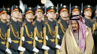 Raja Salman merupakan kepala negara Arab Saudi pertama yang menjejakkan kaki di Rusia (AP Photo/Ivan Sekretarev)