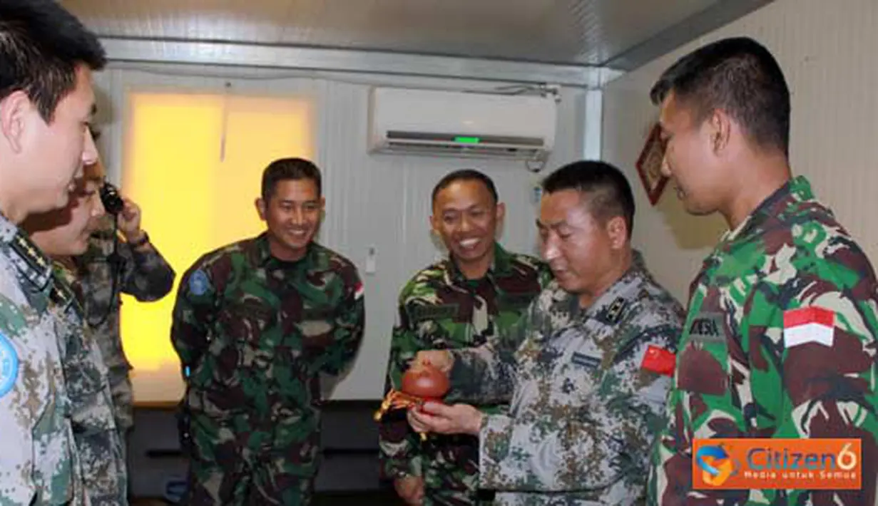 Citizen6, Lebanon: Tim Hygiene Inspection dari Unifil, sedang melakukan pemeriksaan standar kebersihan di Markas Satgas Yonif Mekanis Konga XXIII-E / Unifil (Indobatt), Senin (4/4). (Pengirim: Badarudin)
